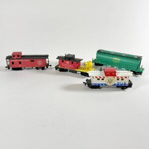 Vintage HO Scale Model Train Cars Lot of 4 Southern Pacific Cargill Spirit 76